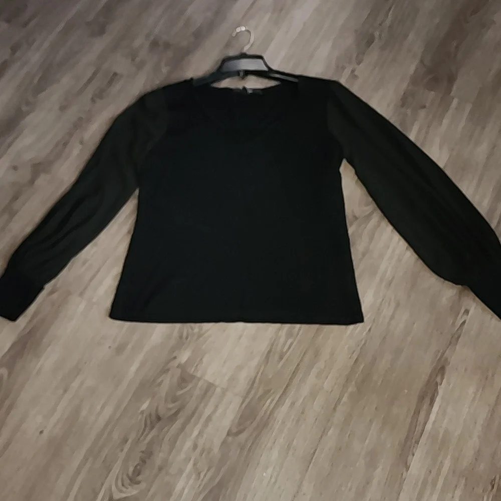 White House and Black Market V Neck Sweater - Picture 4 of 4